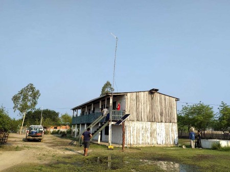 Instalación de las antenas en el proyecto de Alto Paraguay