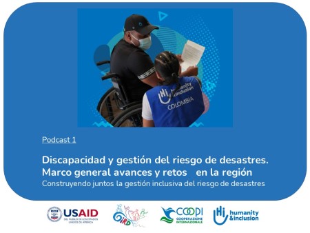 Mujer perteneciente a la Organización Humanity & Inclusión  en diálogo sobre gestión inclusiva del riesgo de desastres con una Persona con discapacidad.
